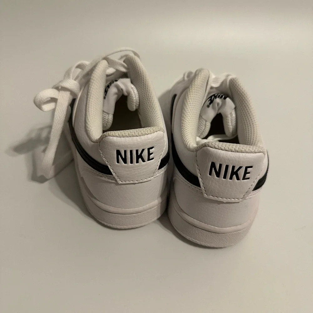 NWT Women’s Nike Court Vision Low Next Nature White / Black Size 5.5 - Picture 2 of 6